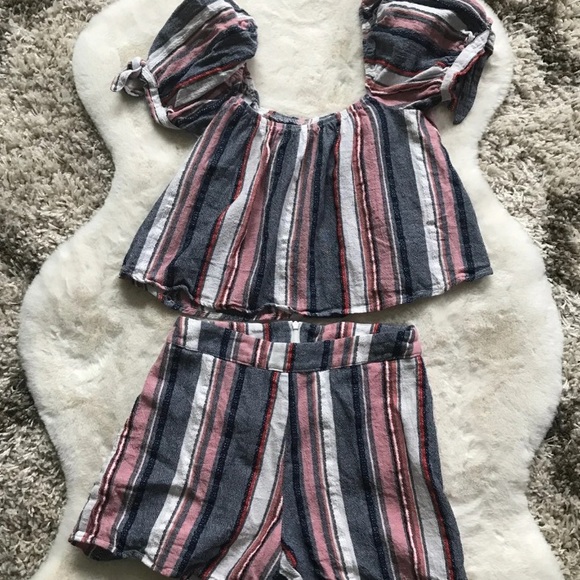 Two piece set - Picture 2 of 2